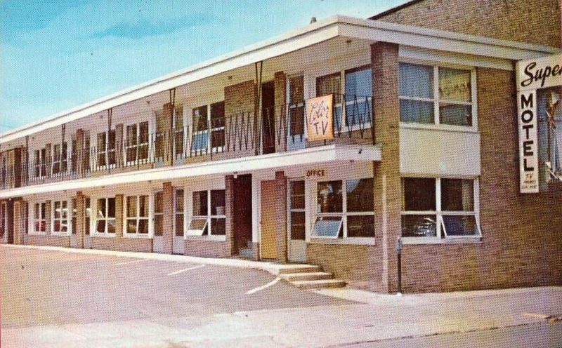 Superior Motel - Vintage Postcard